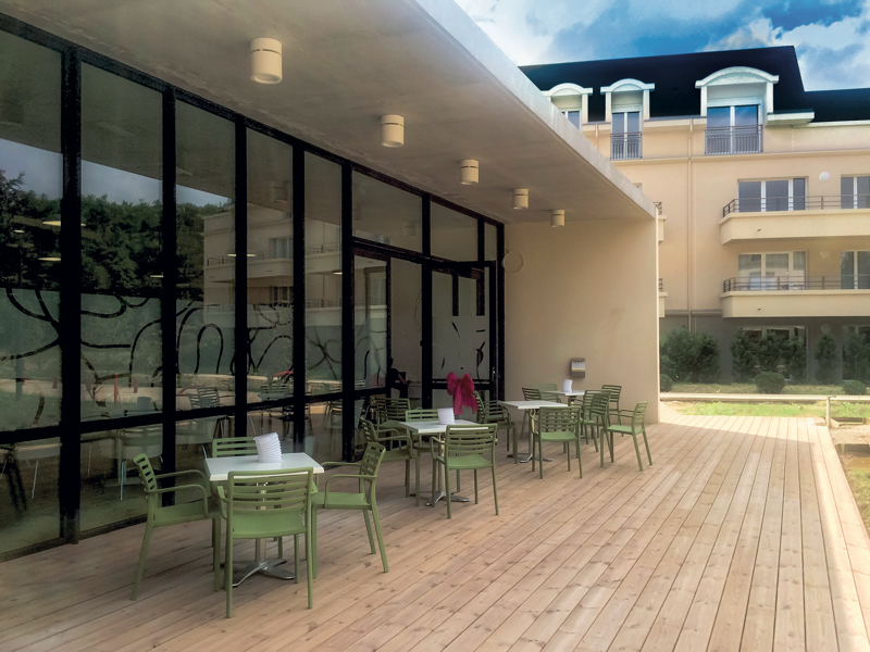 Résidence Les Senioriales d'Emerainville : La terrasse du Salon-Club